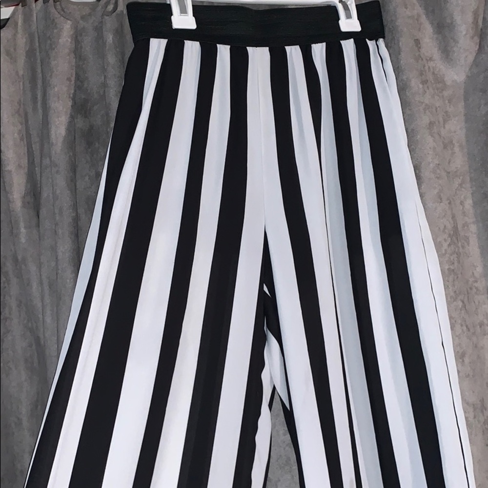 Stripped Black and White Flow Pants